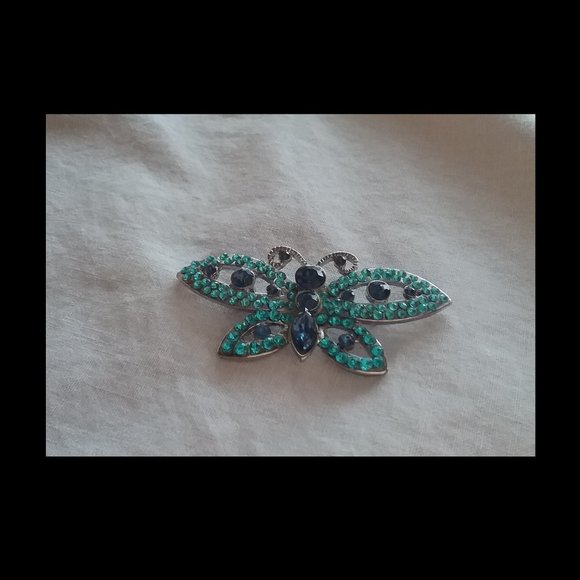 Butterfly Brooch $5 add on - Picture 1 of 1